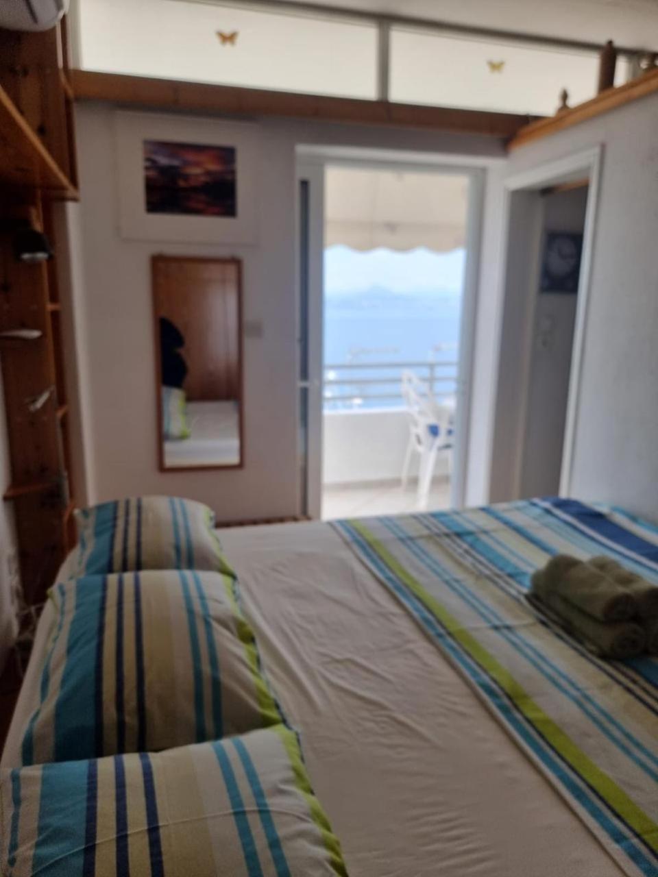 Atlas Apartment With Private Beach And Seaview Blue Loutráki Exterior photo