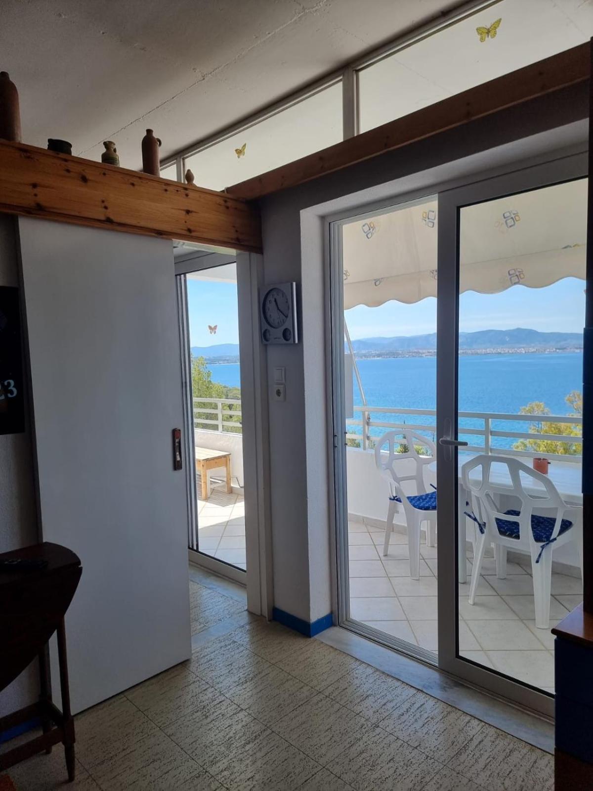 Atlas Apartment With Private Beach And Seaview Blue Loutráki Exterior photo