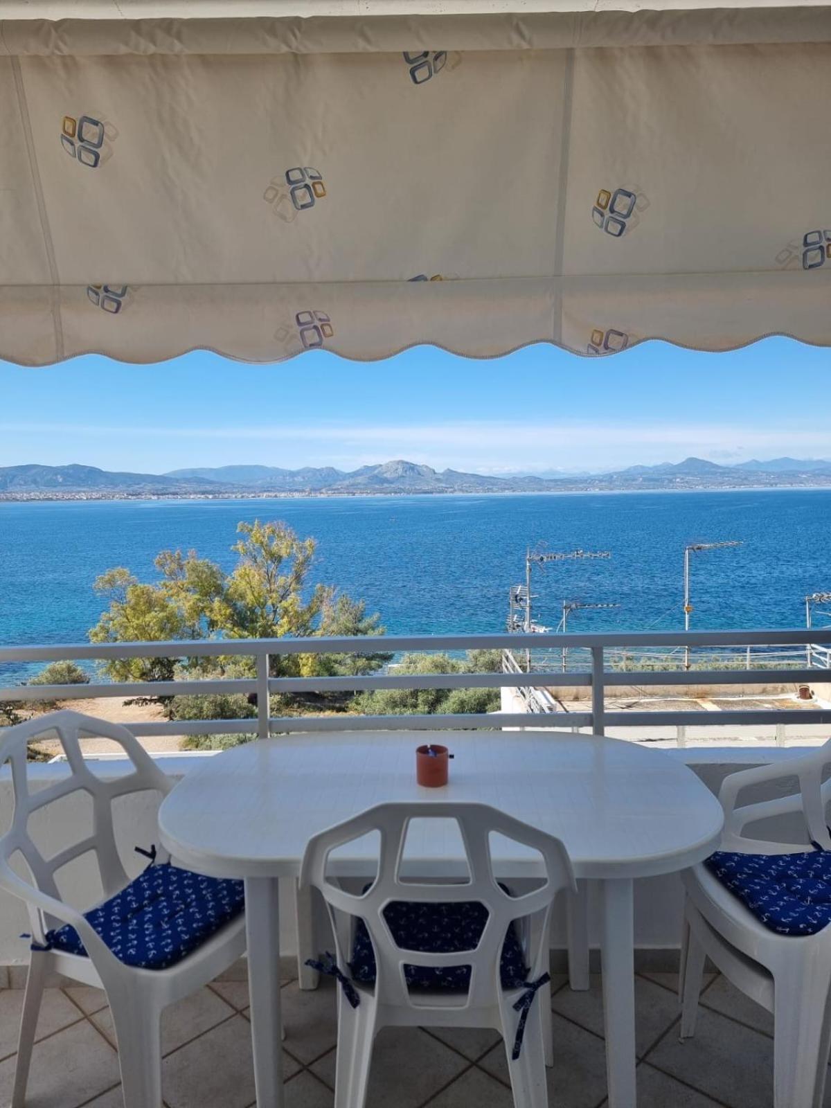 Atlas Apartment With Private Beach And Seaview Blue Loutráki Exterior photo