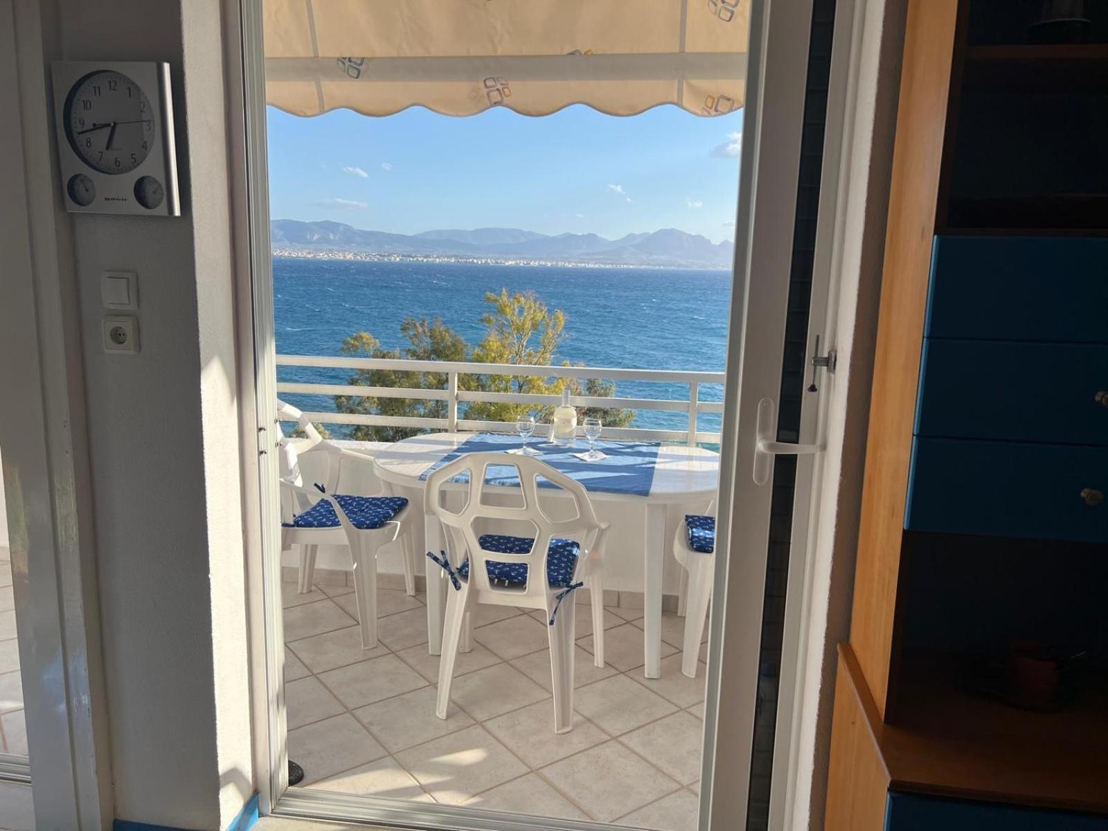 Atlas Apartment With Private Beach And Seaview Blue Loutráki Exterior photo