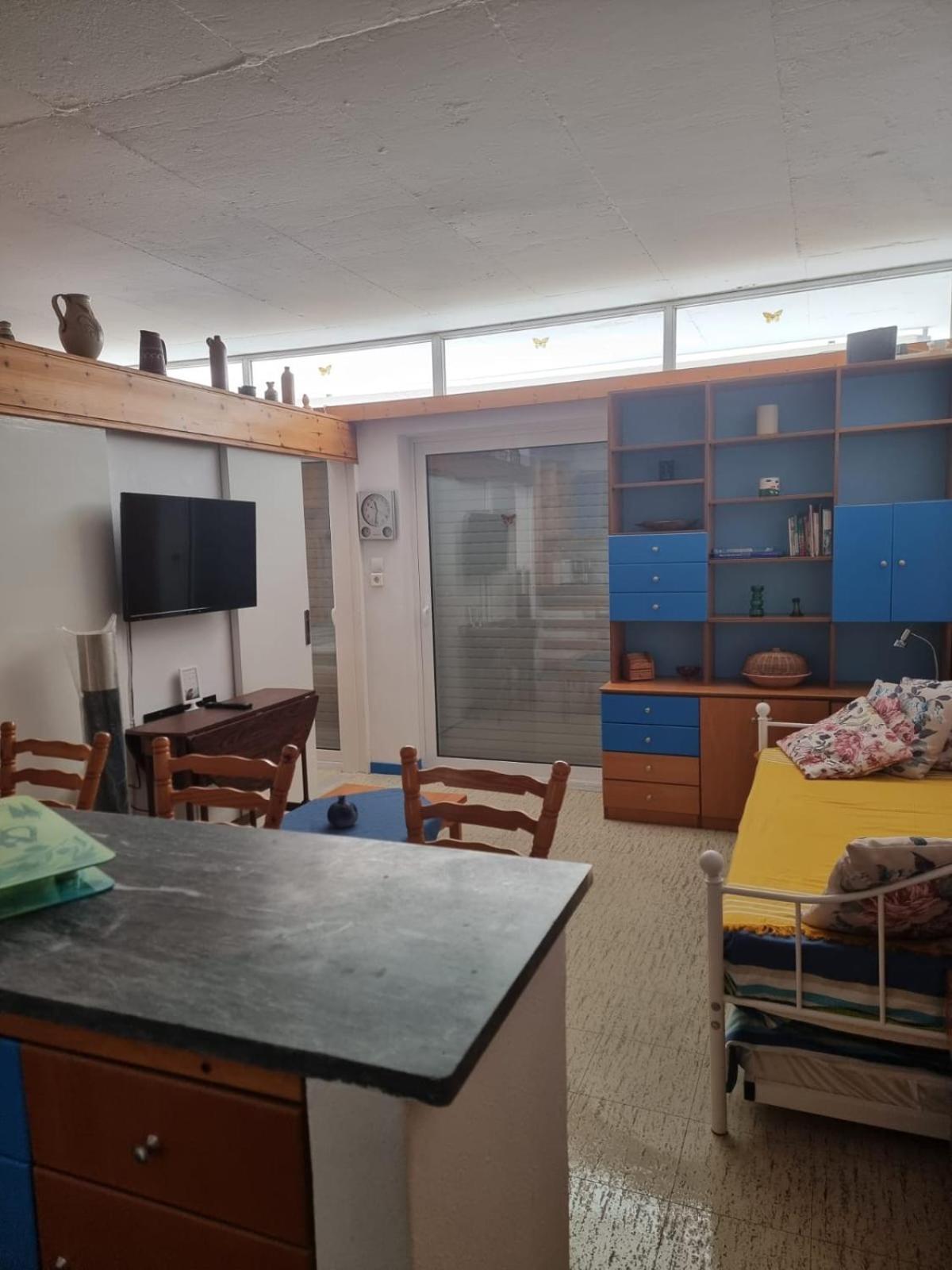 Atlas Apartment With Private Beach And Seaview Blue Loutráki Exterior photo