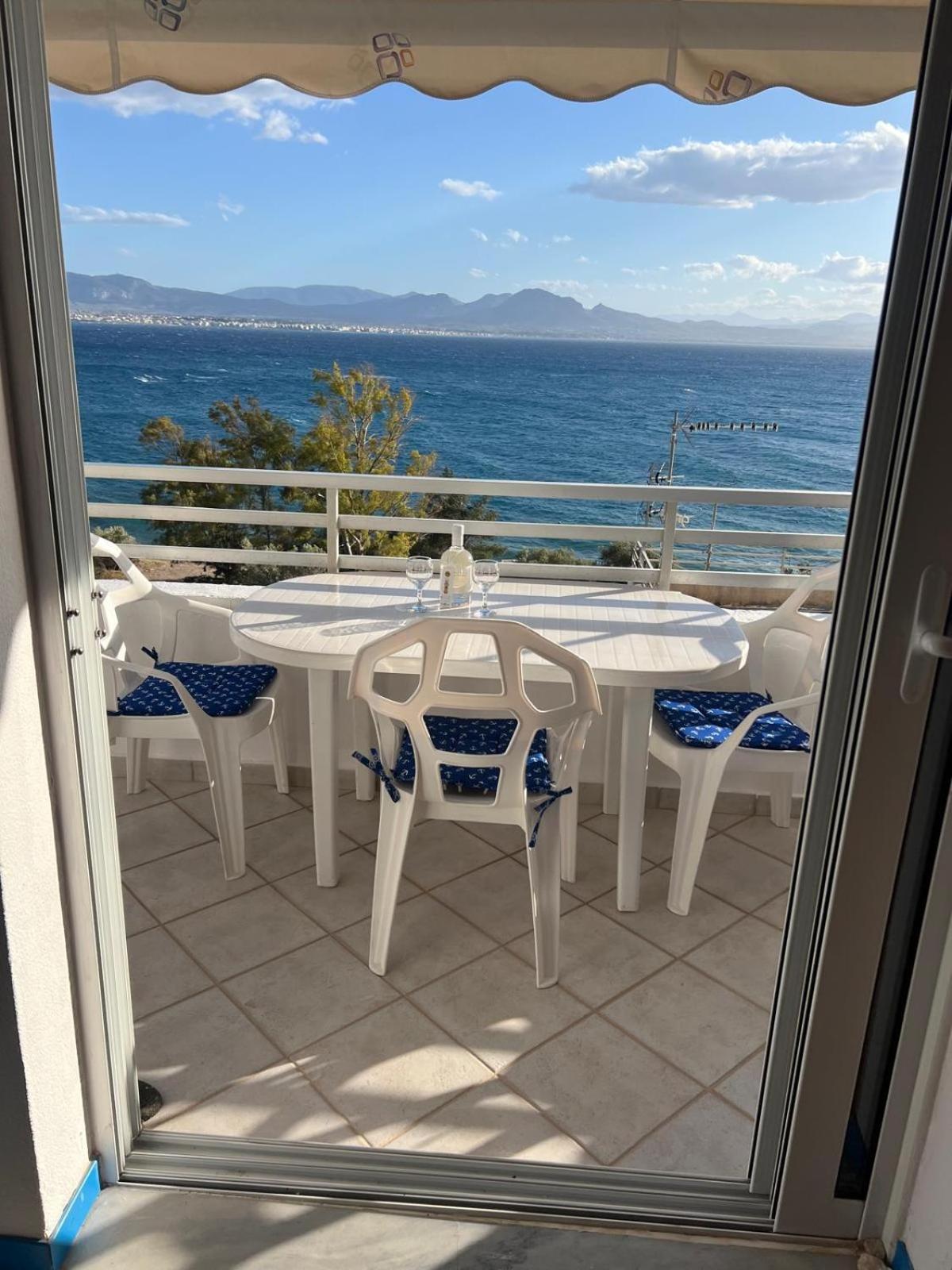 Atlas Apartment With Private Beach And Seaview Blue Loutráki Exterior photo